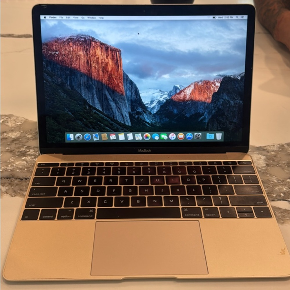 Apple MacBook in Elegant Gold